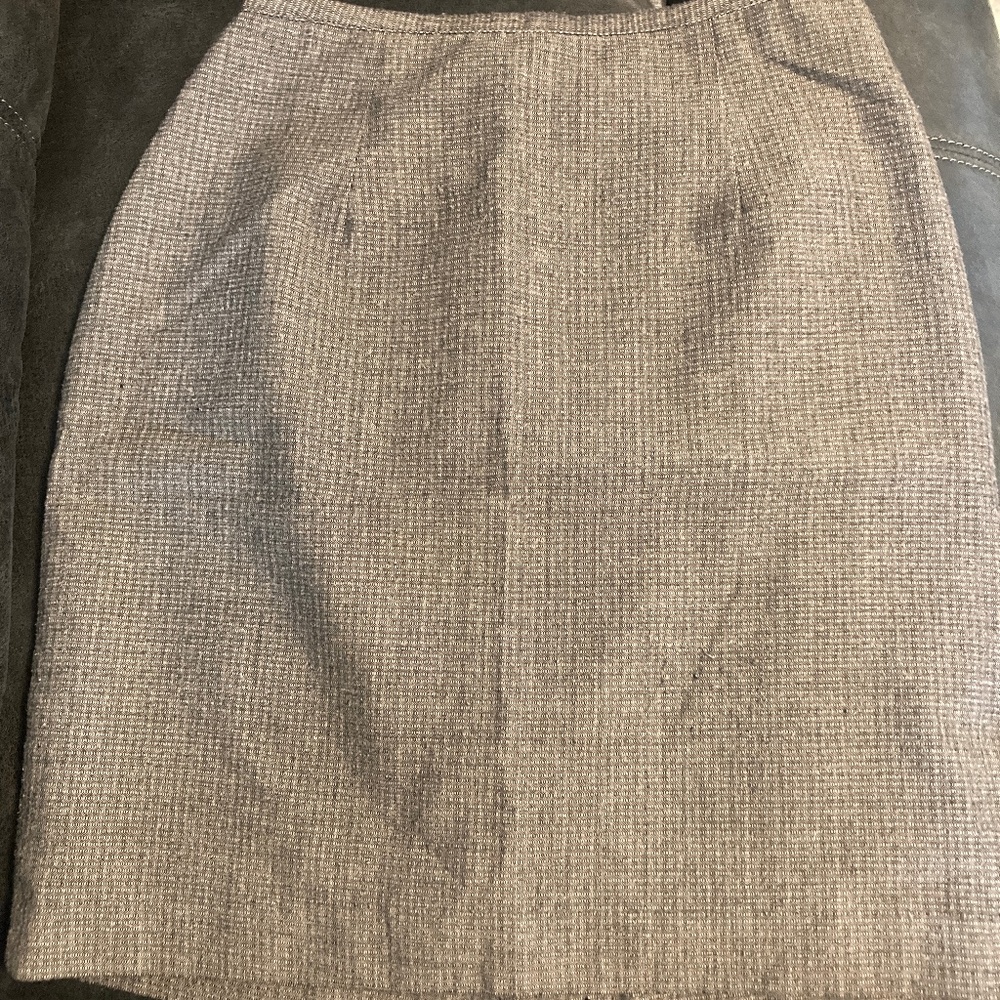 Tweet-like pencil skirt